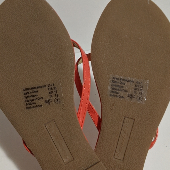 🌷American Eagle flip flops - Picture 3 of 3